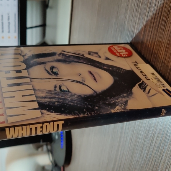White out | Kate Beckinsale【DVDS 3 FOR $15】 - Picture 3 of 3